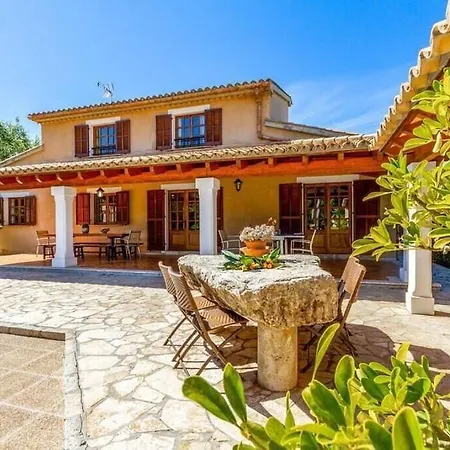 Villa Charming Close To By Renthousing