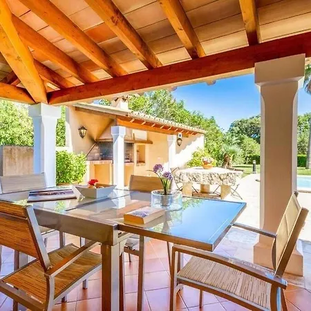 Villa Charming Close To By Renthousing