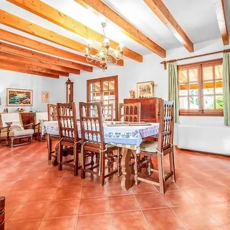 Charming Close To By Renthousing