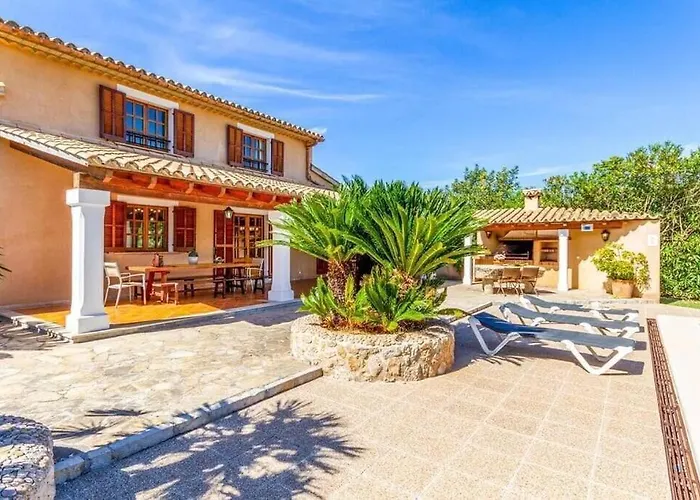 Вилла Charming Close To By Renthousing *