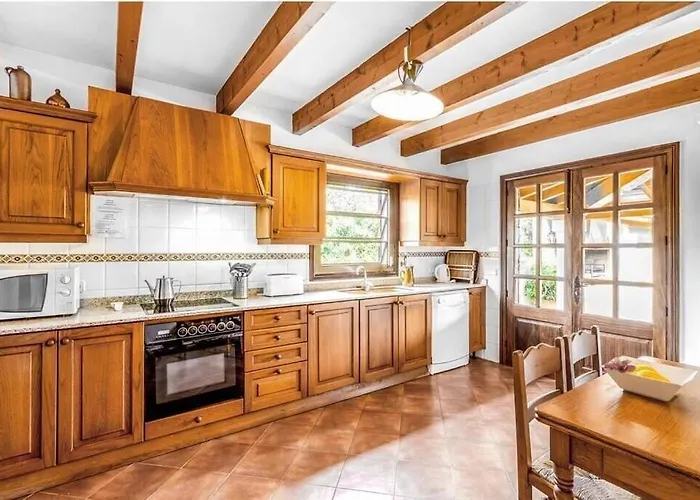 Charming Close To By Renthousing Вилла Поланко