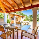 Villa Charming Close To By Renthousing